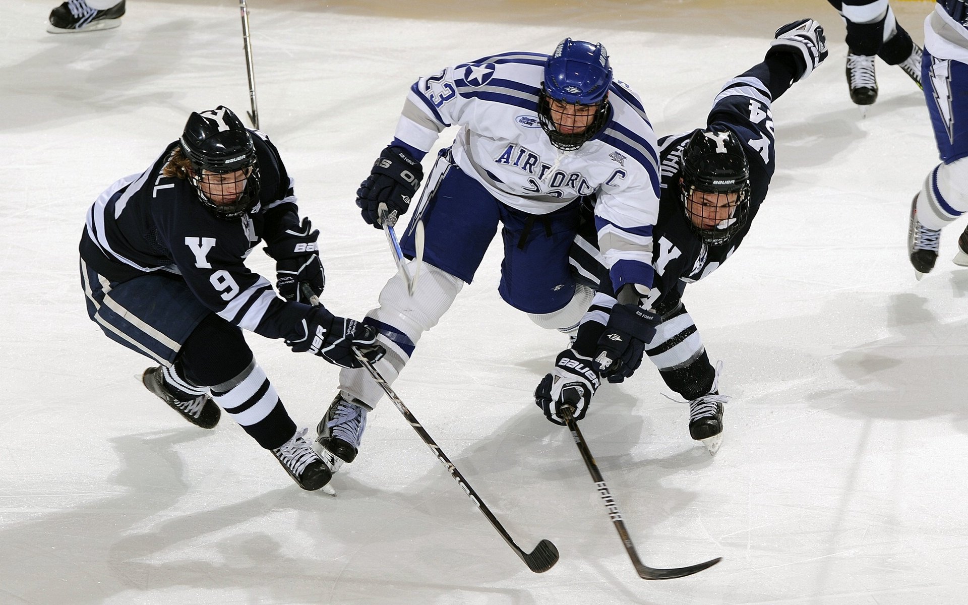 东契奇对决库里控卫之争再起,库里与东契奇拥抱照片